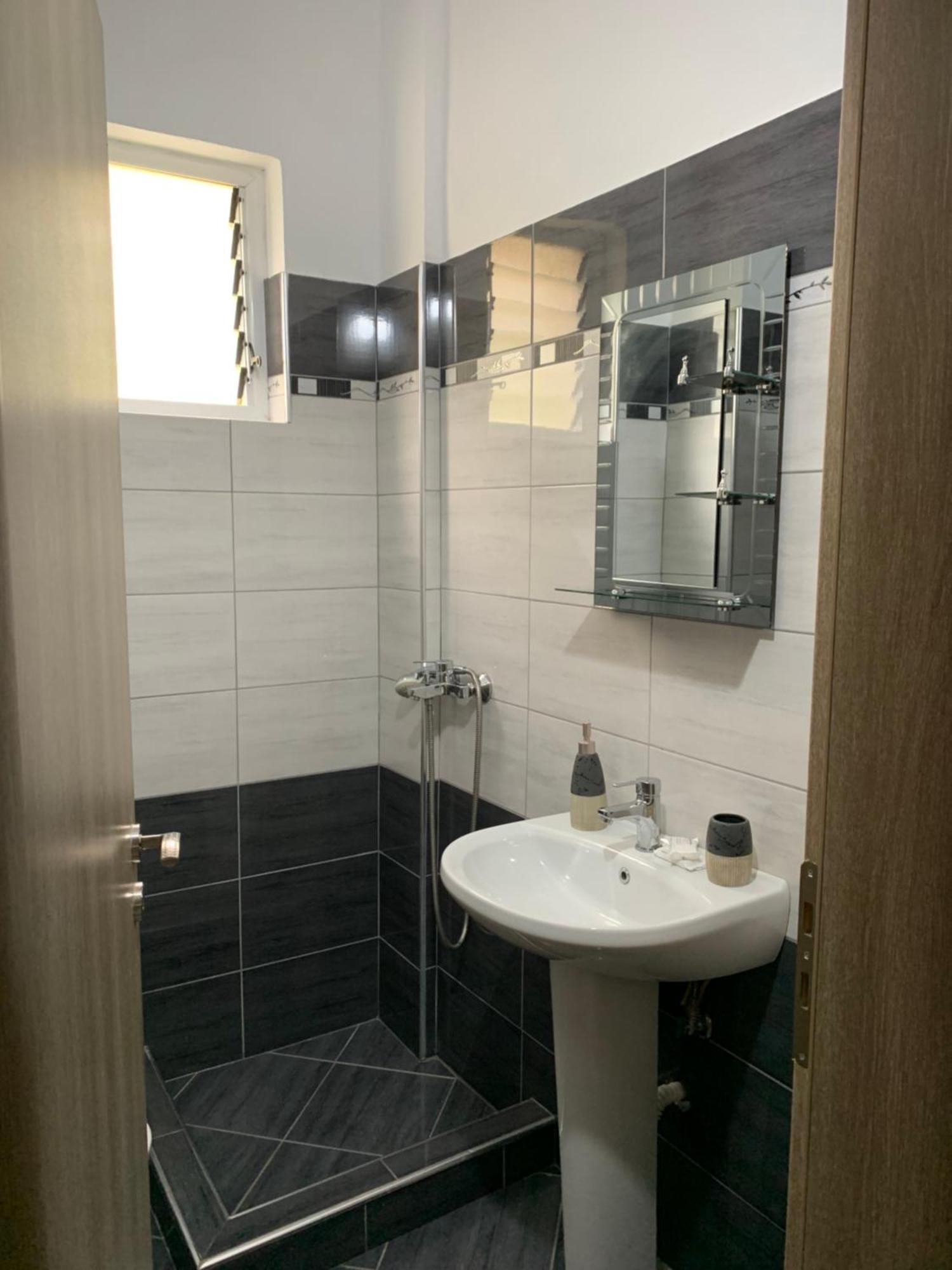 Appartamento Melina House Sarandë Esterno foto
